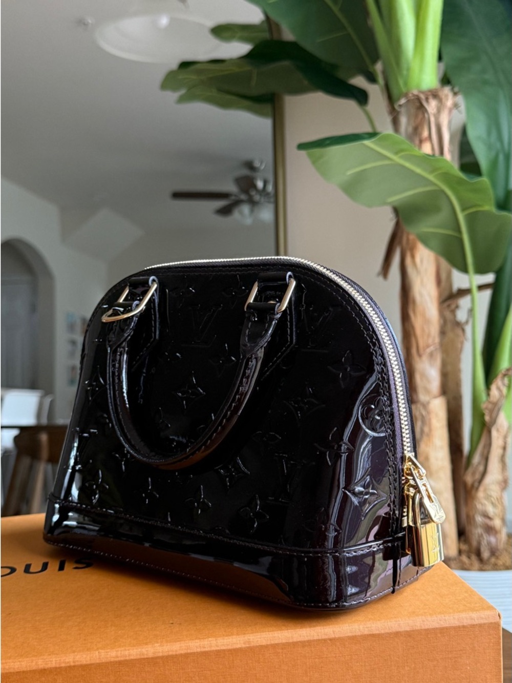 Louis Vuitton Vernis Alma BB Satchel in Burgundy Patent - Picture 2 of 6